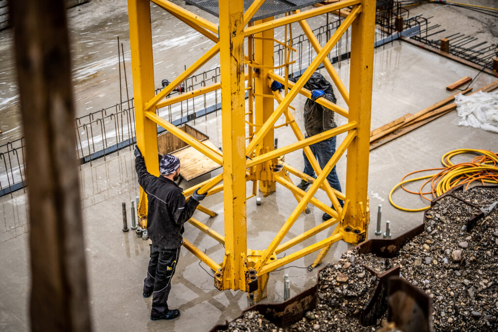 MB: Umstellung des Baukrans MB: Umstellung des Baukrans