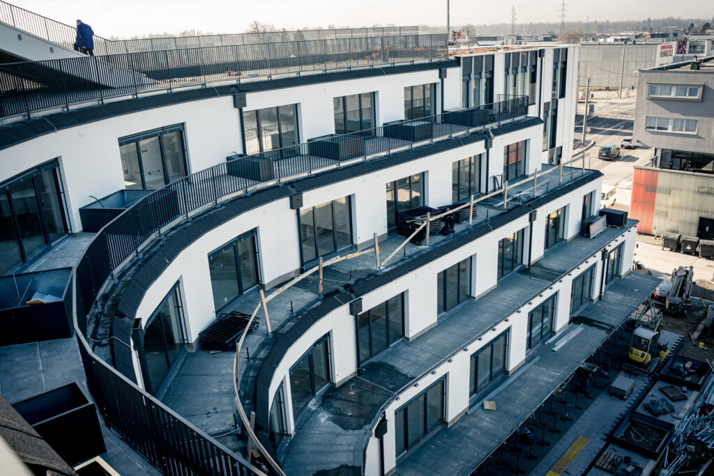 vo-mb-lh-14022023-03713