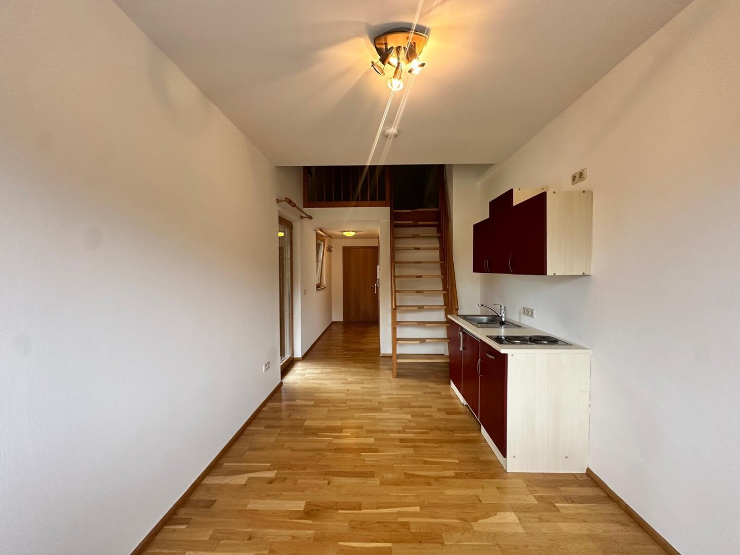 Helle Loftwohnung mit Balkon und Stellplatz, 5412 Puch bei Hallein, Dachgeschoß zur Miete